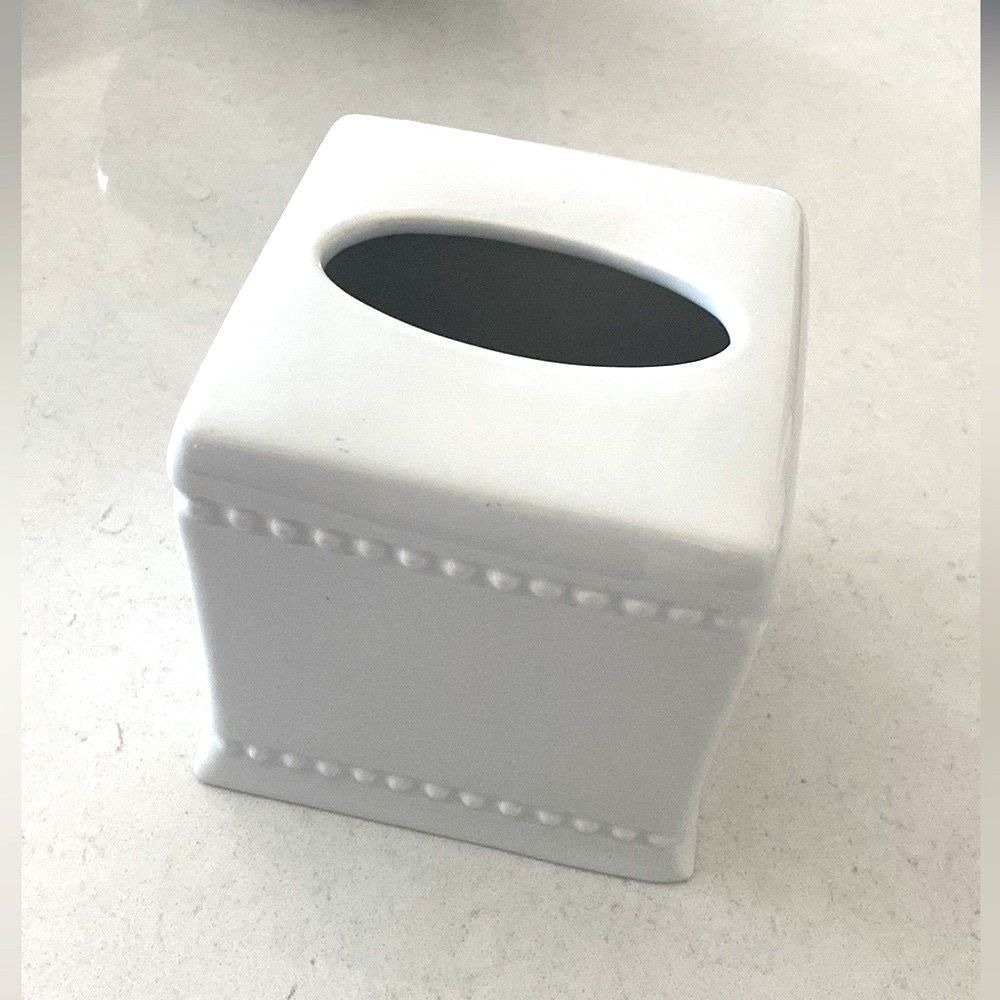 White Ceramic Beaded Tissue Box Cover Square Glossy Boutique Holder Vanity Decor